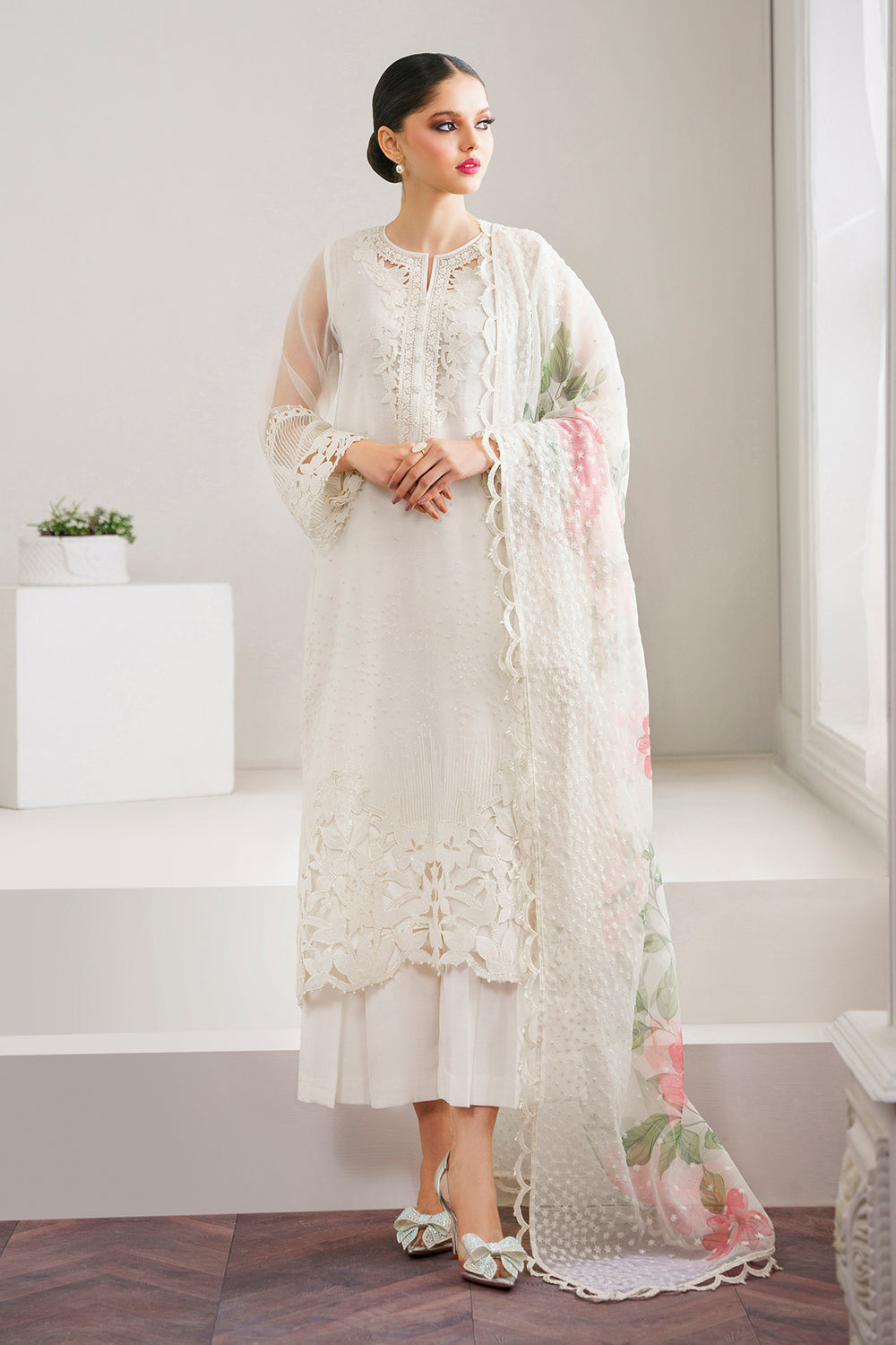 BAROQUE WHITE LUXURY ORGENZA COLLECTION| TOP PAKISTANI DRESS BY SHAEBI Shaebiz Collection BAROQUE WHITE LUXURY ORGENZA COLLECTION| TOP PAKISTANI DRESS BY SHAEBI Shaebiz Collection