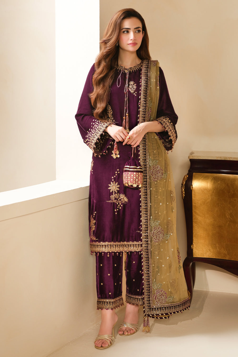 JAZMIN NEW LUXURY VELVET DRESS| UNSTITCHED WINTER COLLECTION| SANA JAV Shaebiz Collection JAZMIN NEW LUXURY VELVET DRESS| UNSTITCHED WINTER COLLECTION| SANA JAV Shaebiz Collection