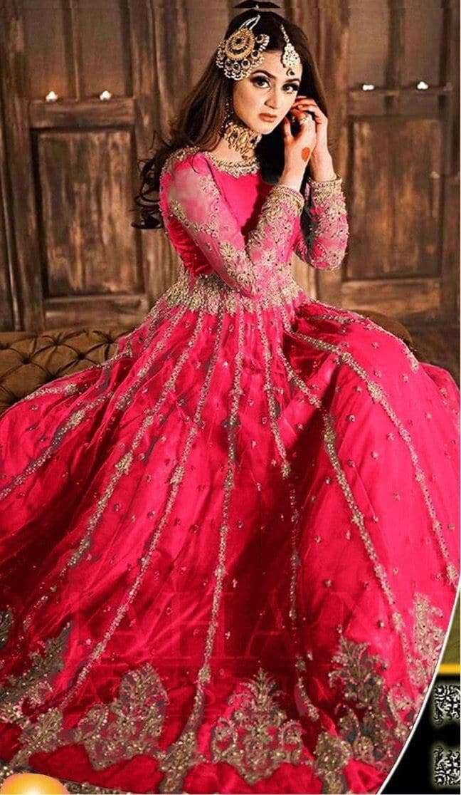 hira mani red dress Hira Mani Shines at 23rd Sunsilk HUM Bridal Couture Week