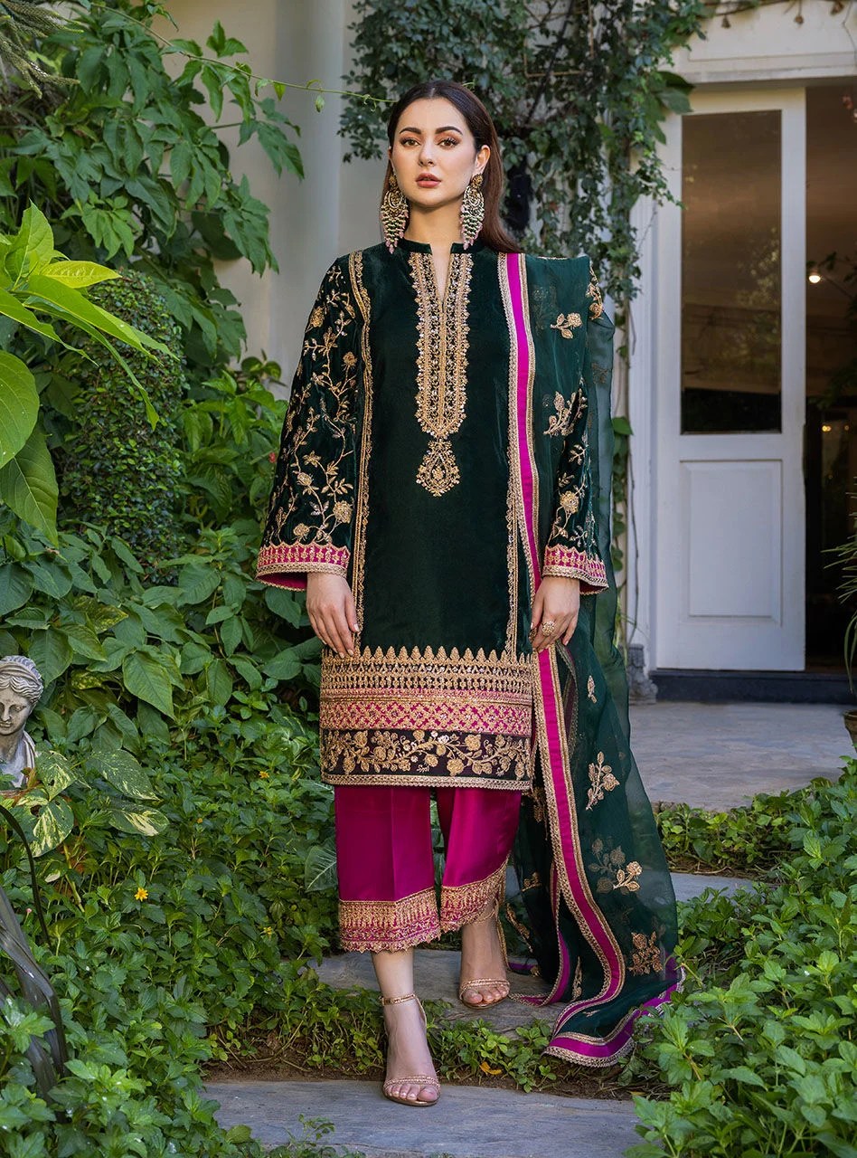 ZAINAB CHOTANI LUXURY VELVET COLLECTION| WEARING BY HANIA AMIR| TOP PAKISTANI DRESS BY SHAEBIZ