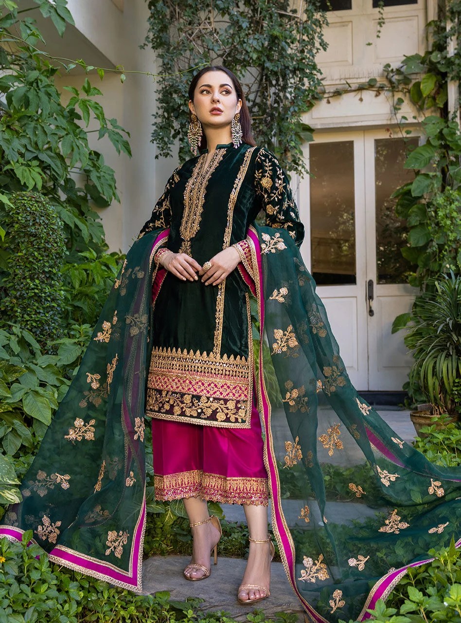 ZAINAB CHOTANI LUXURY VELVET COLLECTION| WEARING BY HANIA AMIR| TOP PAKISTANI DRESS BY SHAEBIZ
