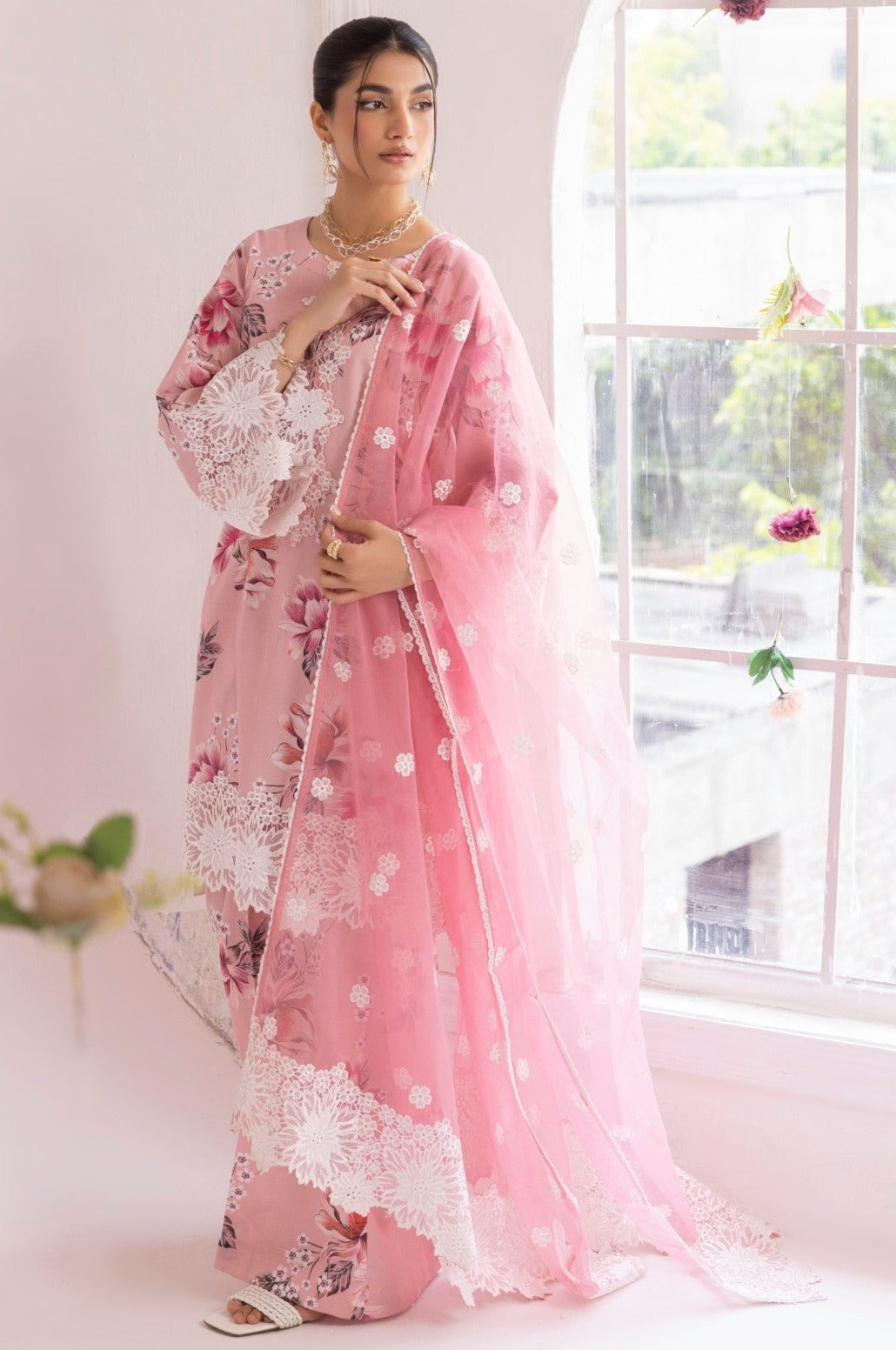 MOHAGNI SWISS LAWN DIGITAL PRINT DRESS| UNSTITCHED PARTY WEAR| TOP PAKISTANI DRESS BY SHAEBIZ