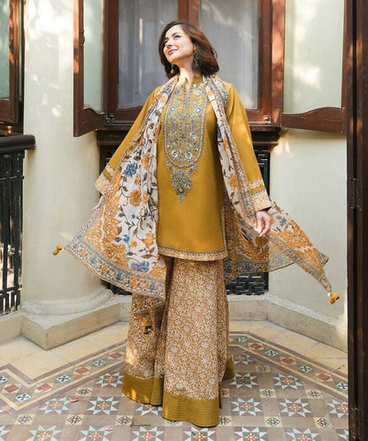 SAPPHIRE LUXURY LAWN DIGITAL PRINT COLLECTION| HANIA AMIR| TOP PAKISTANI DRESS BY SHAEBIZ