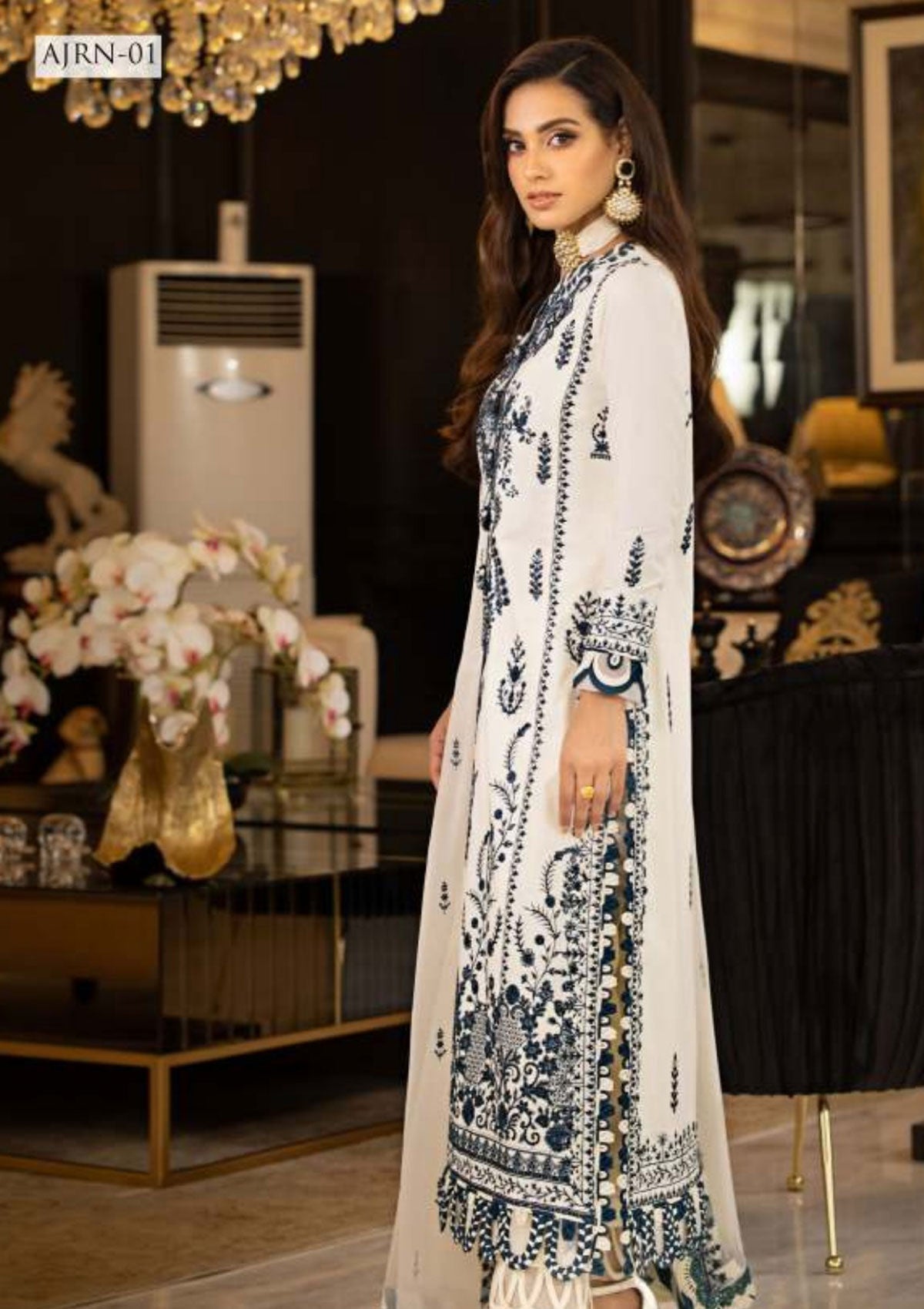 ASIM JOFA WHITE CHIFFON PARTY WEAR| IQRA AZIZ| TOP PAKISTANI DRESS BY SHAEBIZ