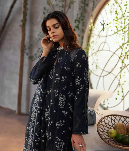 SUFFUSE LUXURY LAWN COLLECTION| TOP PAKISTANI DRESS BY SHAEBIZ