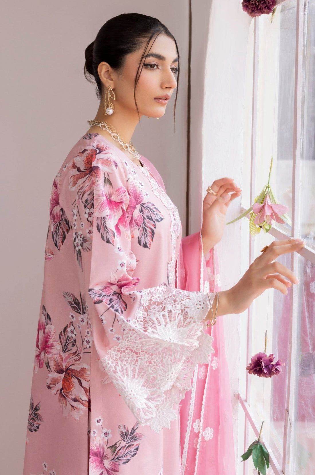 MOHAGNI SWISS LAWN DIGITAL PRINT DRESS| UNSTITCHED PARTY WEAR| TOP PAKISTANI DRESS BY SHAEBIZ