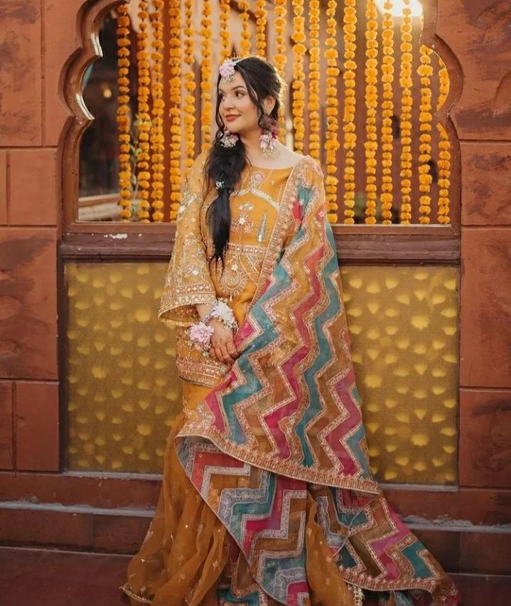 AYEZA KHAN LUXURY WEAR COLLECTION (ZQ-OM22)