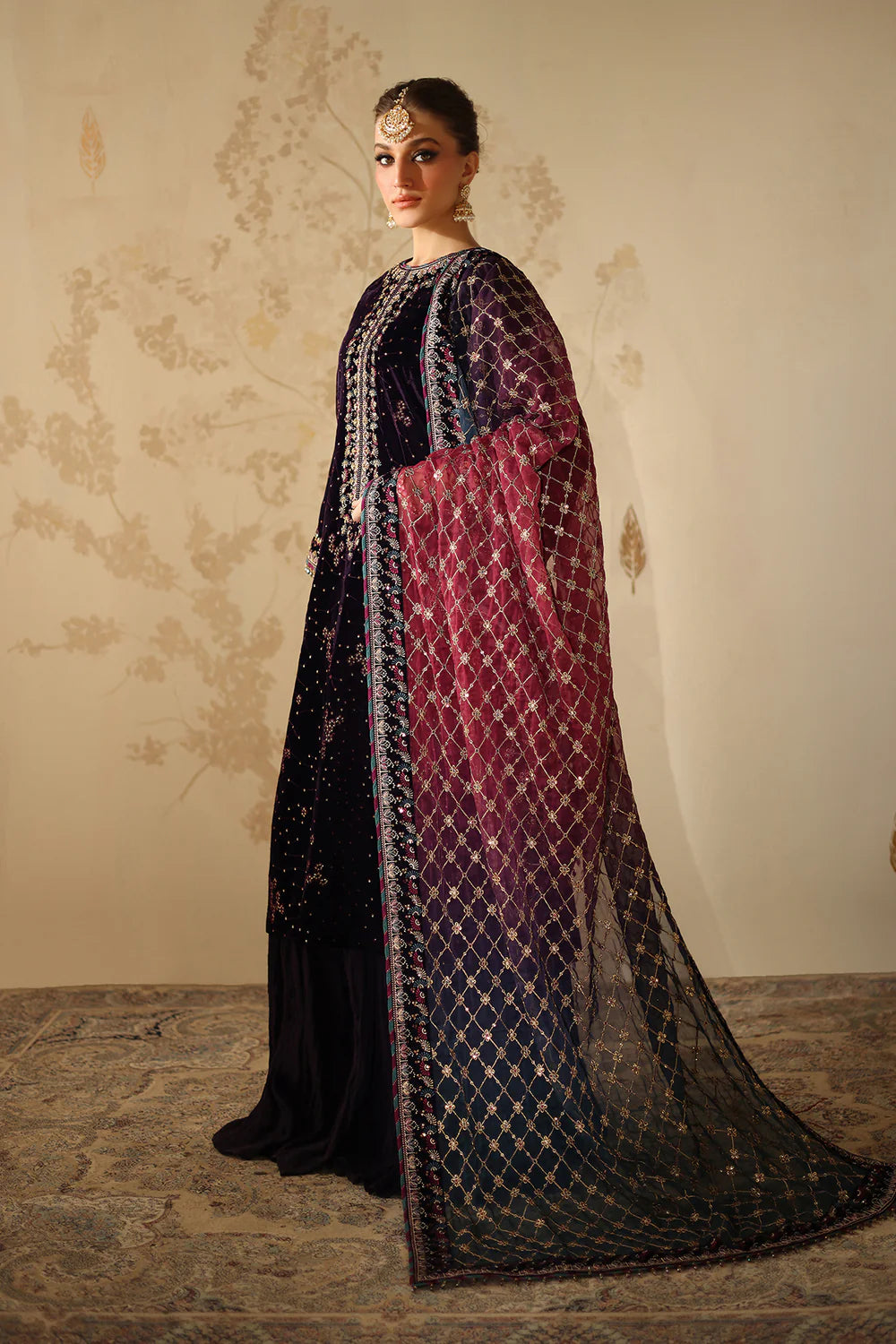 BAROQUE MICRO 9000 LUXURY VELVET COLLECTION| LATEST WINTER COLLECTION| TOP PAKISTANI DRESS BY SHAEBIZ