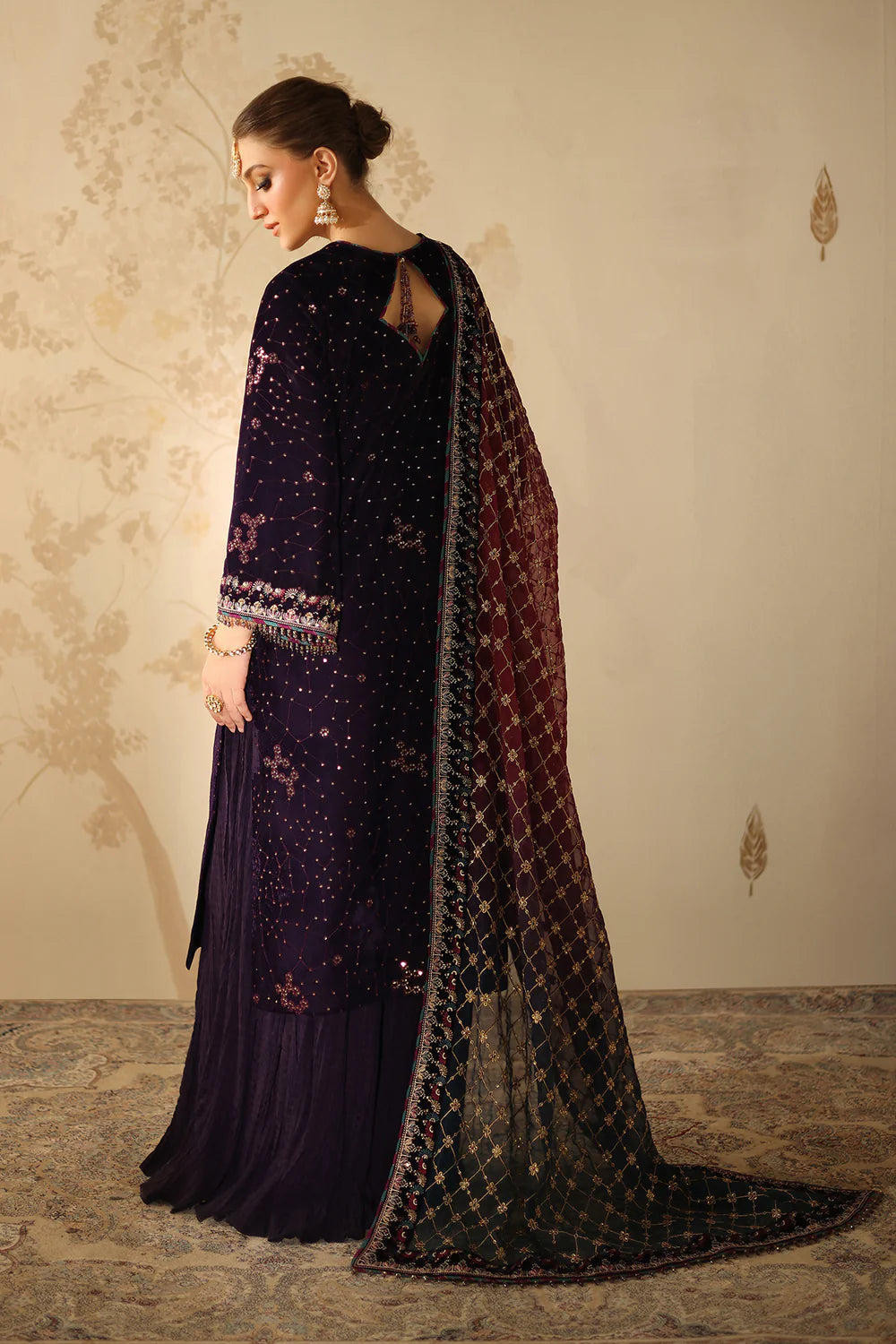 BAROQUE MICRO 9000 LUXURY VELVET COLLECTION| LATEST WINTER COLLECTION| TOP PAKISTANI DRESS BY SHAEBIZ