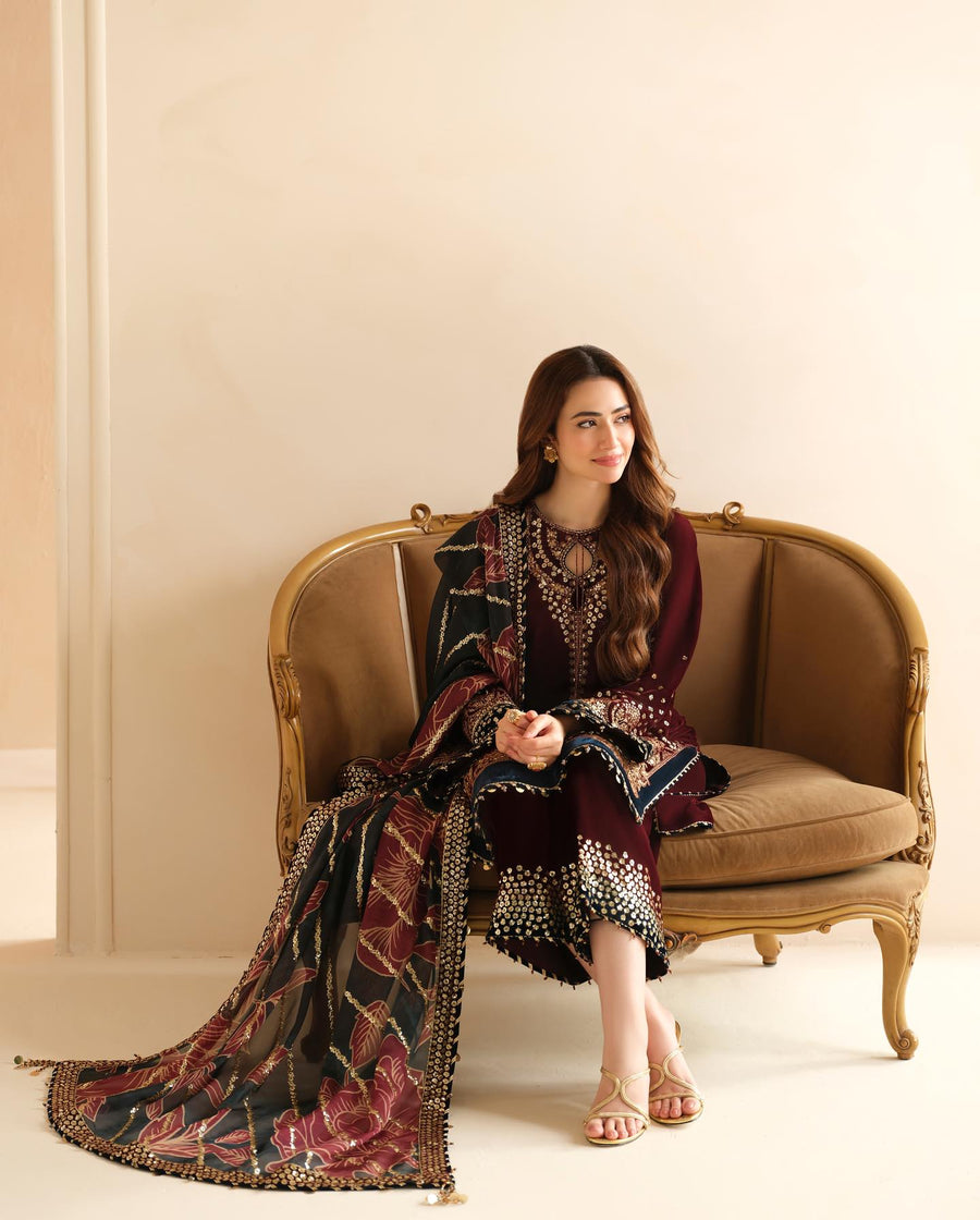 JAZMIN MICRO 9000VELVET COLLECTION| WEARING BY SANA JAVED| TOP PAKISTANI DRESS BY SHAEBIZ