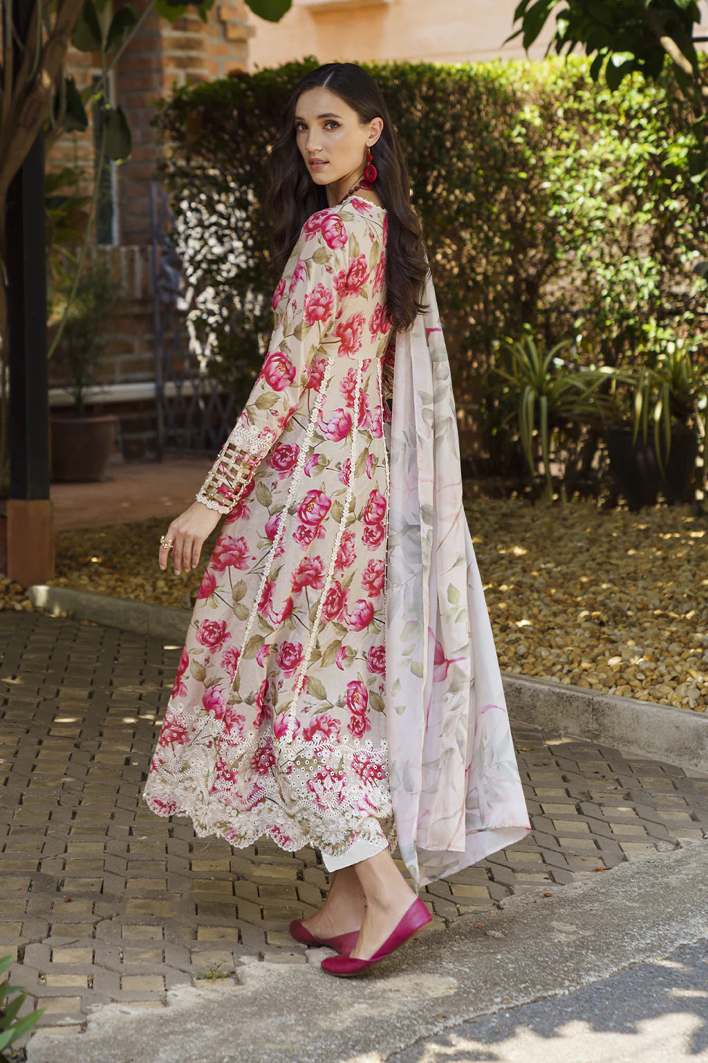 IZNIK OFF WHITE PRINTED LAWN DRESS | EID COLLECTION 2025 | TOP PAKISTANI DRESS BY SHAEBIZ