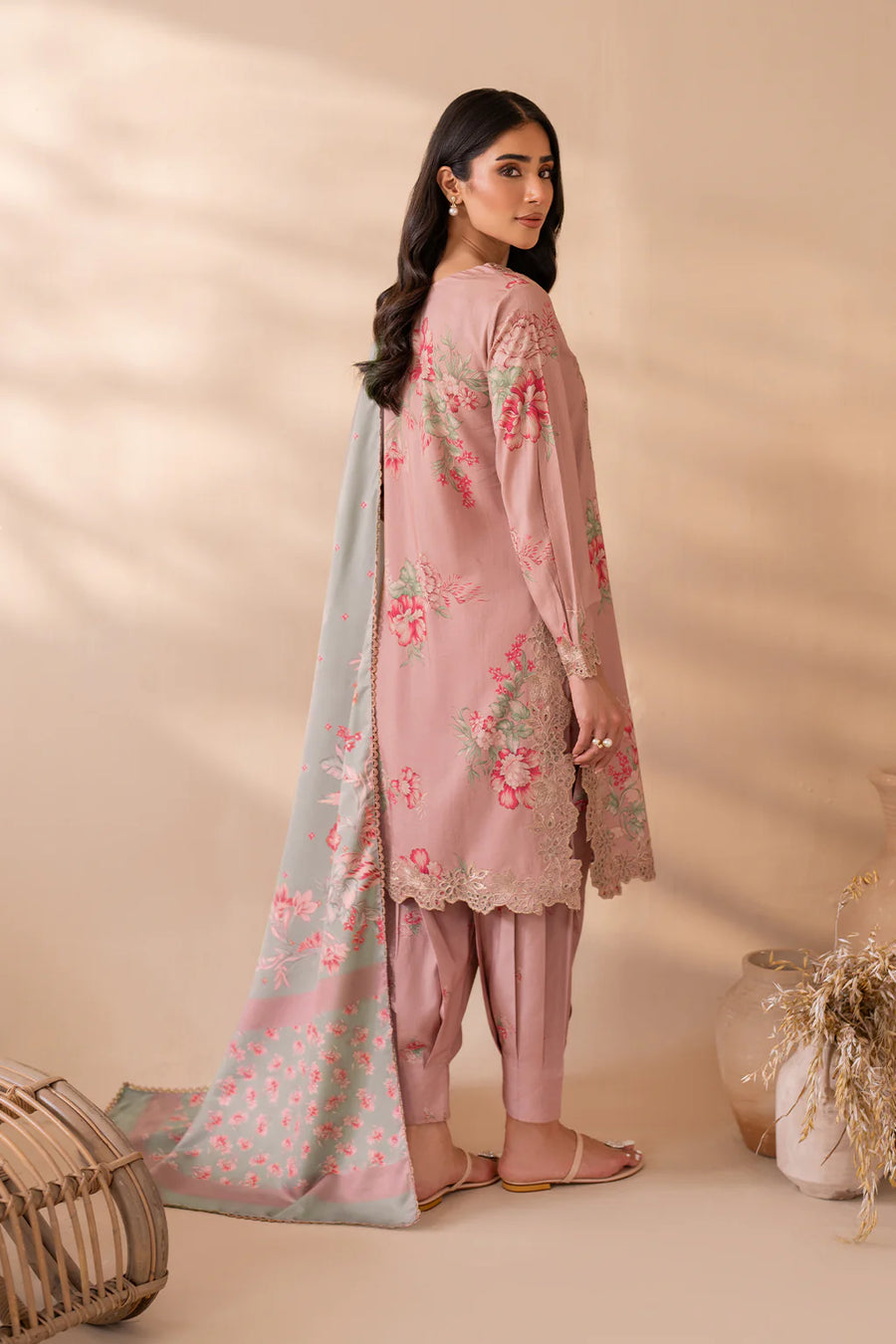 IZNIK TEA PINK DIGITAL PRINTED LAWN COLLECTION 2025 | UNSTITCHED MASTER REPLICA| TOP PAKISTANI DRESS BY SHAEBIZ