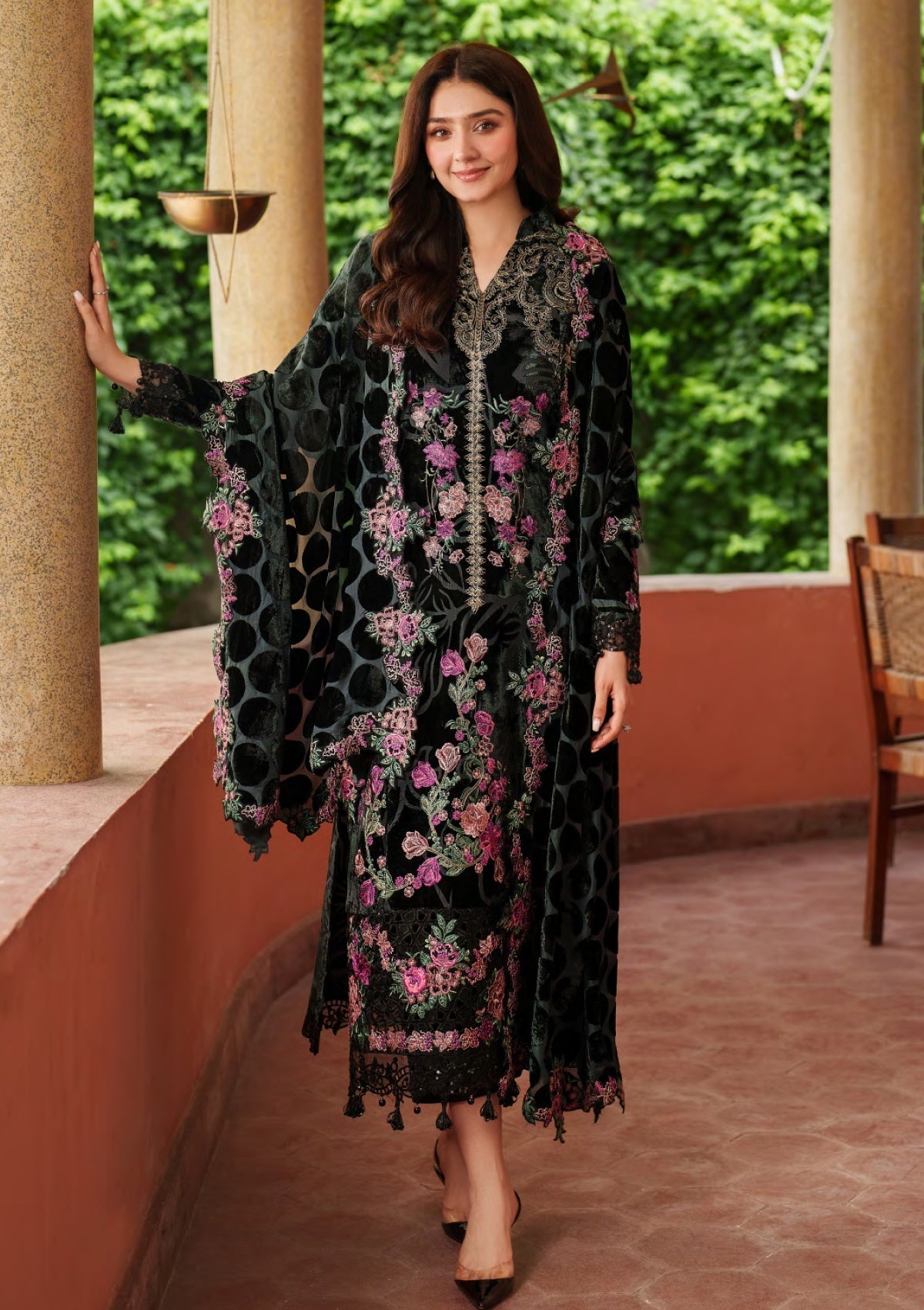 ASIFA AND NABEEL LUXURY VELVET PALACHI | UNSTITCHED WINTER COLLECTION| TOP PAKISTANI DRESS BY SHAEBIZ