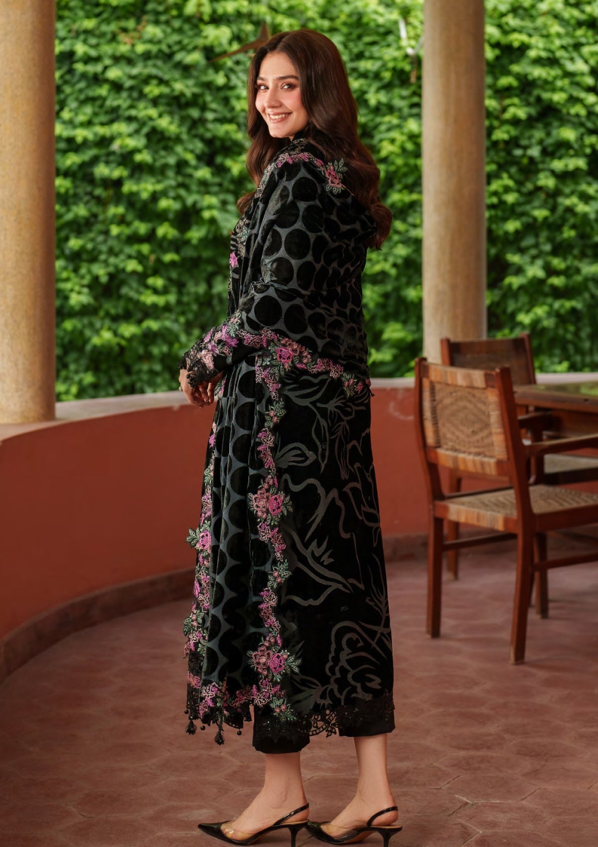 ASIFA AND NABEEL LUXURY VELVET PALACHI | UNSTITCHED WINTER COLLECTION| TOP PAKISTANI DRESS BY SHAEBIZ