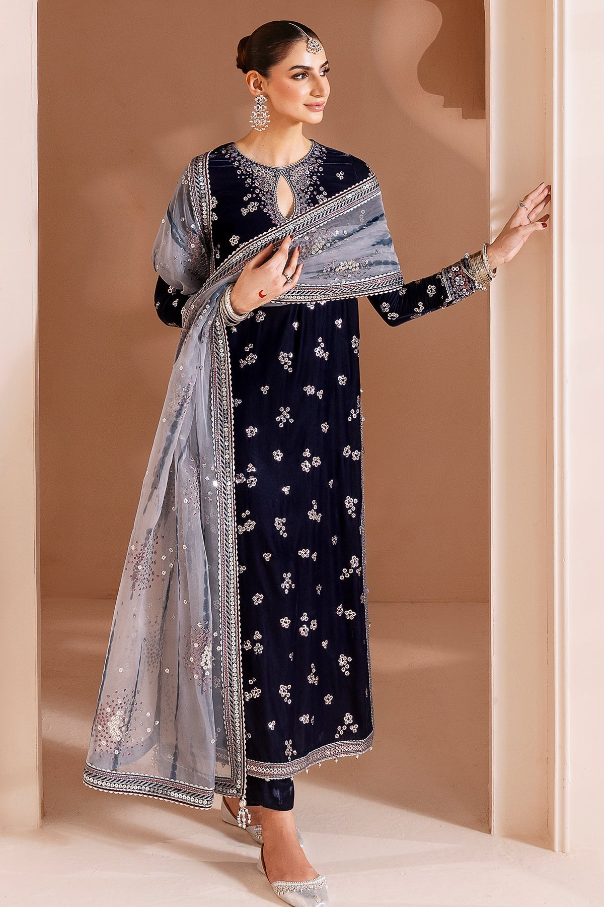 JAZMIN EMBROIDERED LUXURY VELVET COLLECTION|UNSTITCHED 3 PCS| TOP PAKISTANI DRESS BY SHAEBIZ