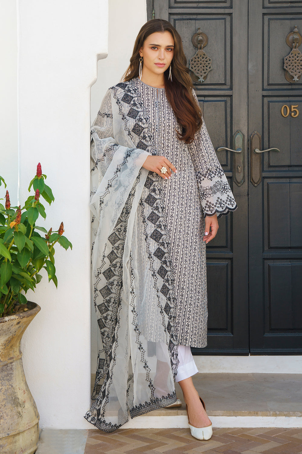BAROUQUE DIGITAL PRINTED SWISS LAWN| TOP PAKISTANI DRESS BY SHAEBIZ