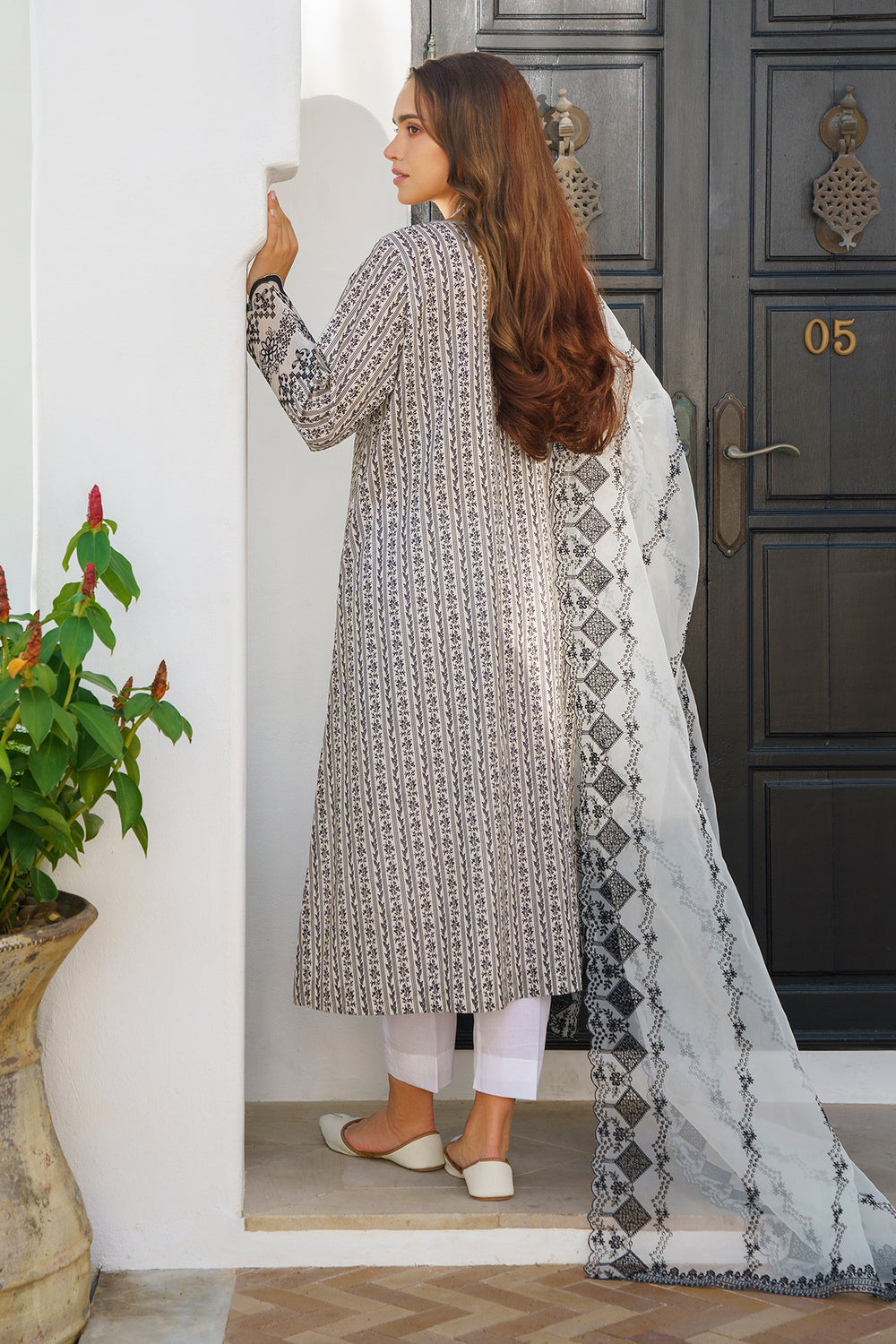 BAROUQUE DIGITAL PRINTED SWISS LAWN| TOP PAKISTANI DRESS BY SHAEBIZ