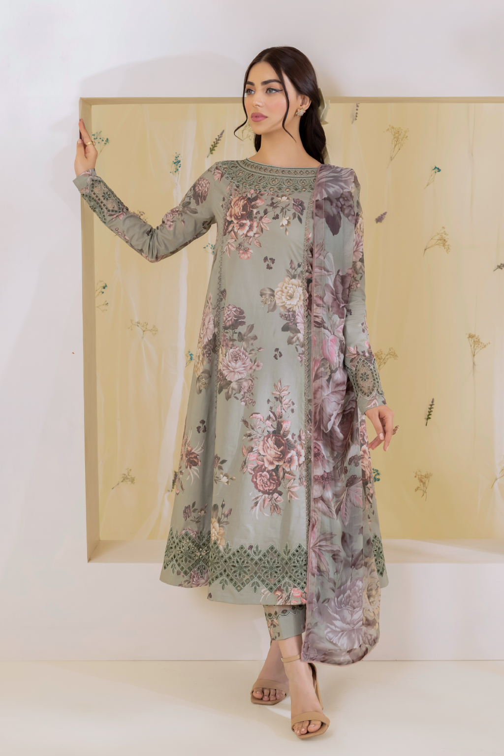 IZNIK 3D PRINT LAWN COLLECTION| UNSTITCHED PARTY WEAR | TOP PAKISTANI DRESS BY SHAEBIZ