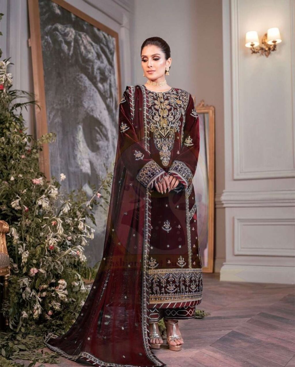 ASIM JOFA LIYANA VELVET WEARING BY AYEZA KHAN | TOP PAKISTANI DRESS BY SHAEBIZ