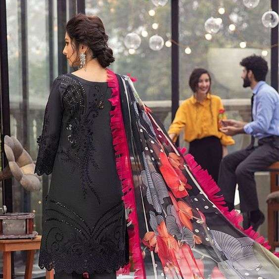 MUSHQ BLACK LAWN WEARING BY AYEZA KHAN