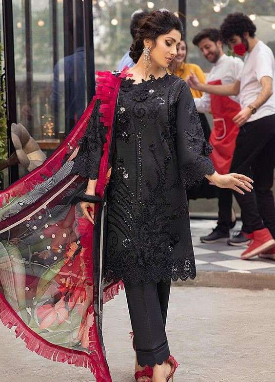 MUSHQ BLACK LAWN WEARING BY AYEZA KHAN