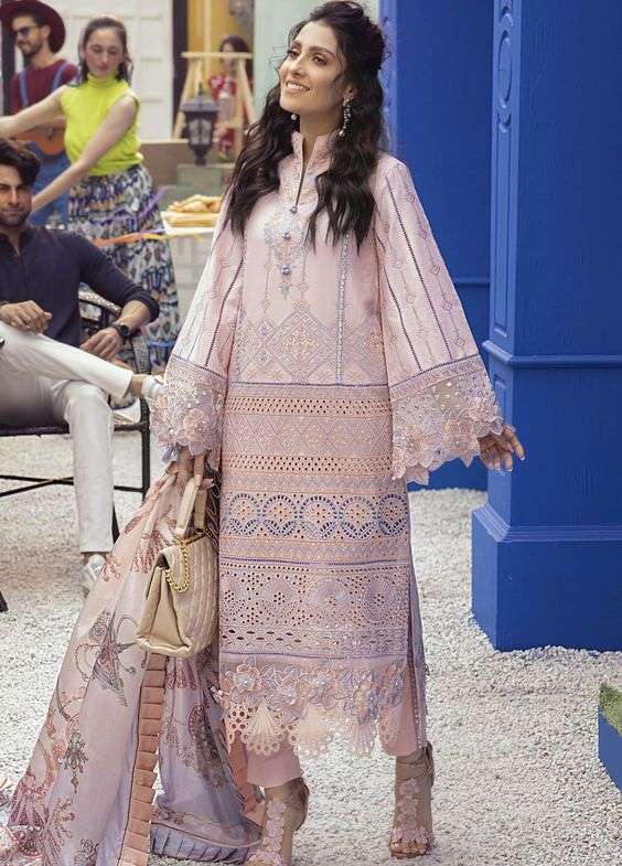 MUSHQ BLACK LAWN WEARING BY AYEZA KHAN