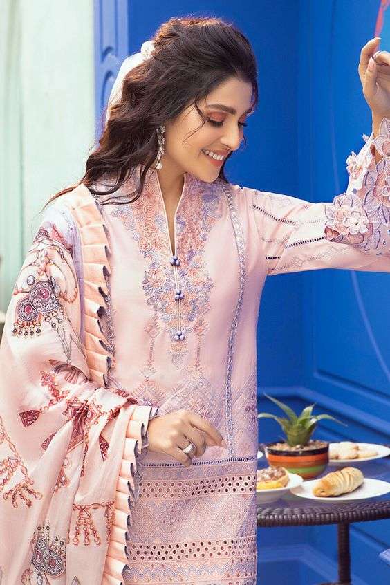 MUSHQ BLACK LAWN WEARING BY AYEZA KHAN