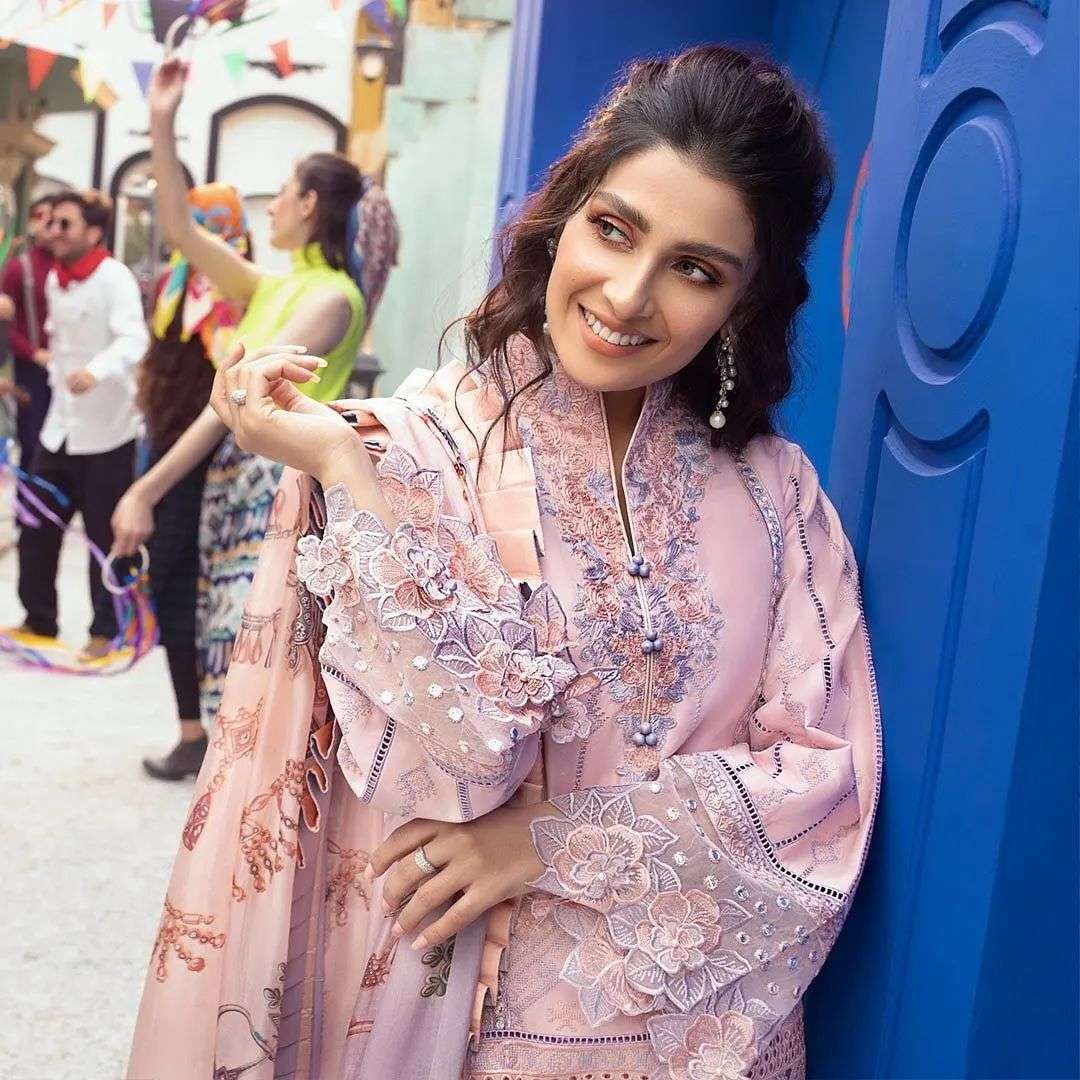 MUSHQ BLACK LAWN WEARING BY AYEZA KHAN