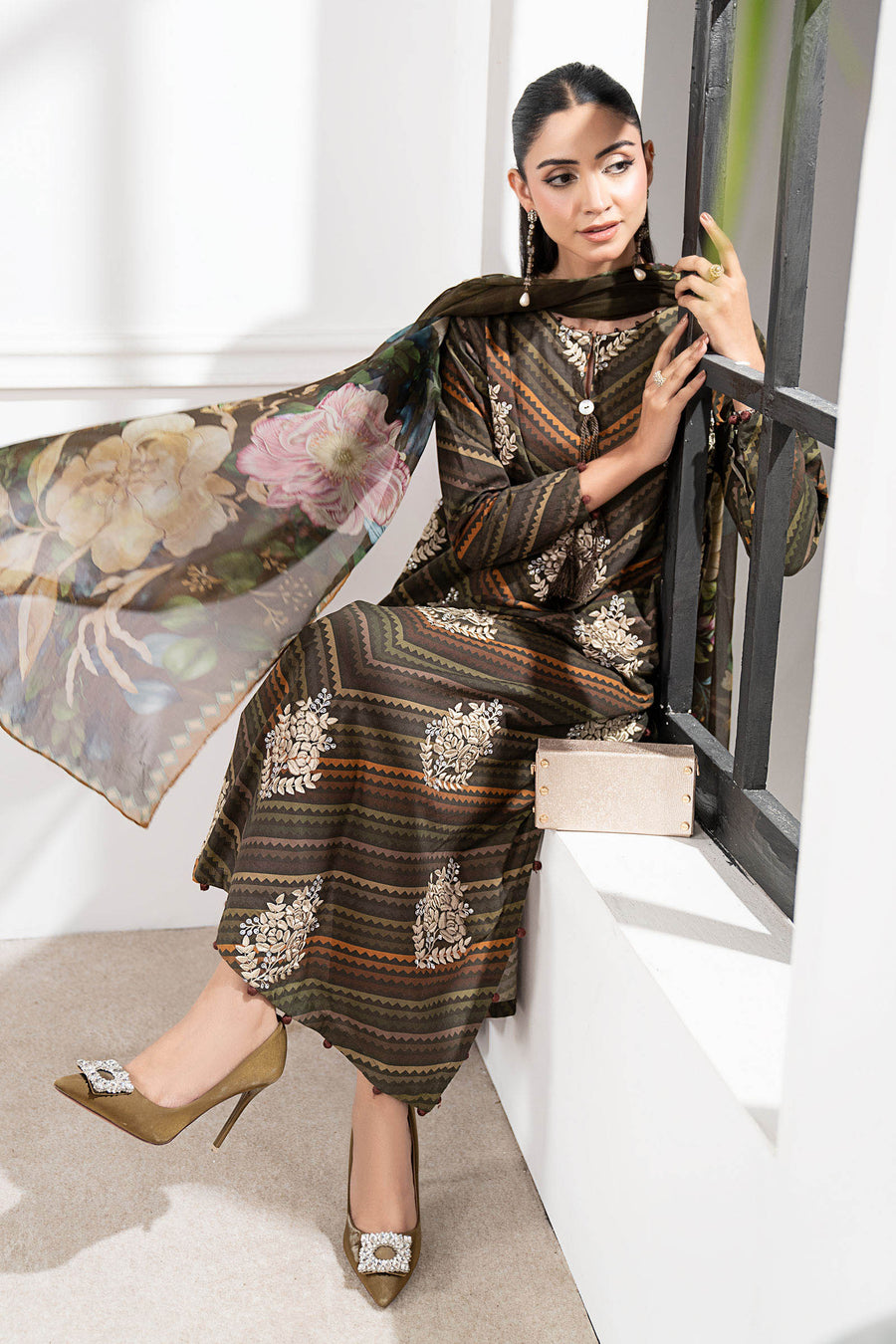 MARIA B LUXURY LAWN DIGITAL PRINT COLLECTION| UNSTITCHED MASTER REPLICA| TOP PAKISTANI DRESS BY SHAEBIZ