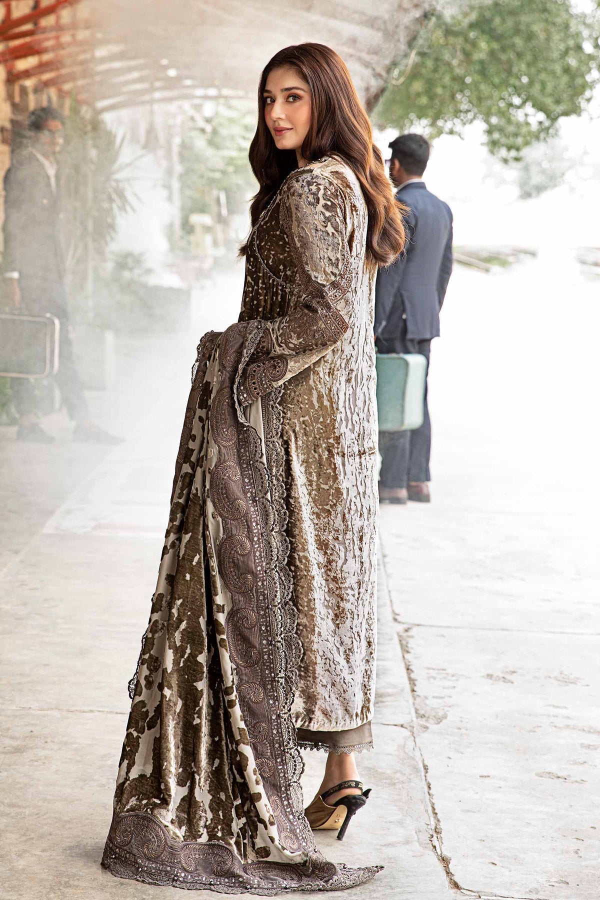 MARIA B LATEST LAWN UNSTITCHED 3 PCS| MASTER REPLICA BY SHAEBIZ