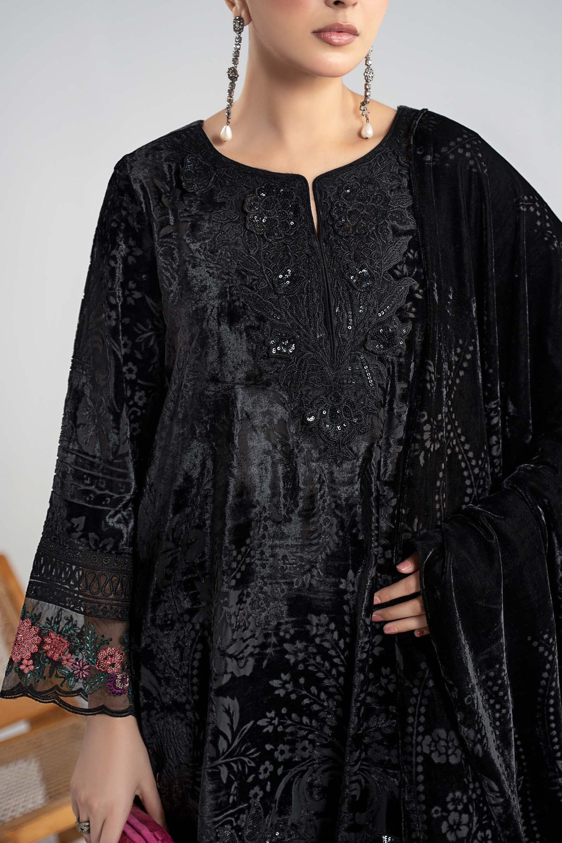 MARIA B LUXURY VELVET EMBROIDERED PALACHI | LATEST VELVET COLLECTION 2025| TOP PAKISTANI DRESS BY SHAEBIZ