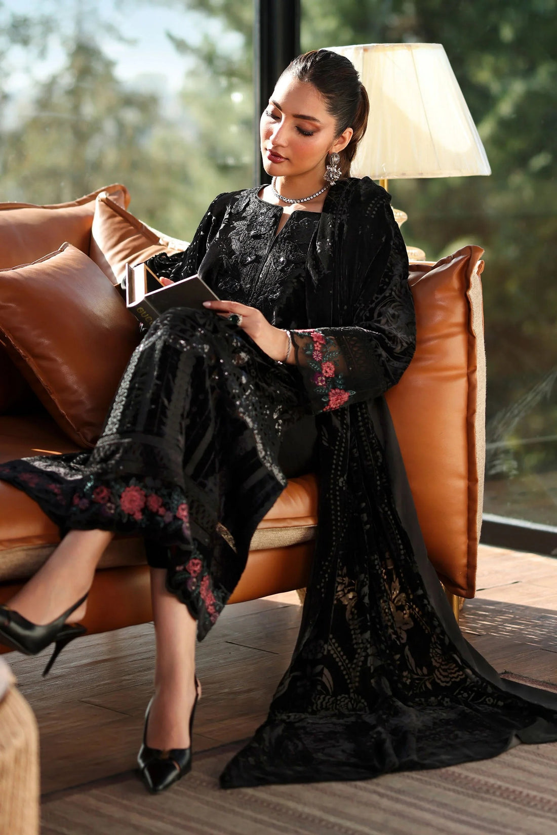 MARIA B LUXURY VELVET EMBROIDERED PALACHI | LATEST VELVET COLLECTION 2025| TOP PAKISTANI DRESS BY SHAEBIZ