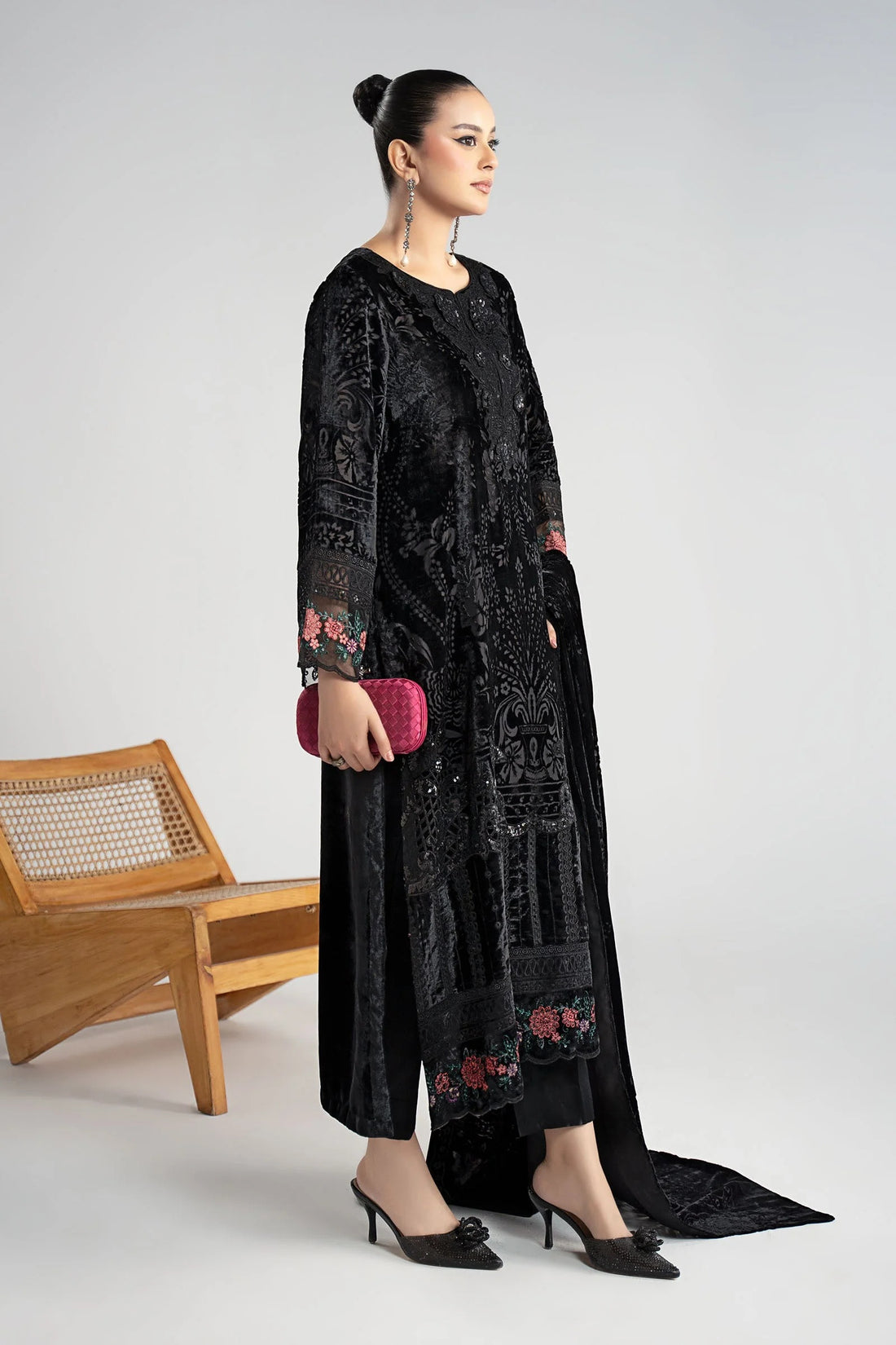 MARIA B LUXURY VELVET EMBROIDERED PALACHI | LATEST VELVET COLLECTION 2025| TOP PAKISTANI DRESS BY SHAEBIZ