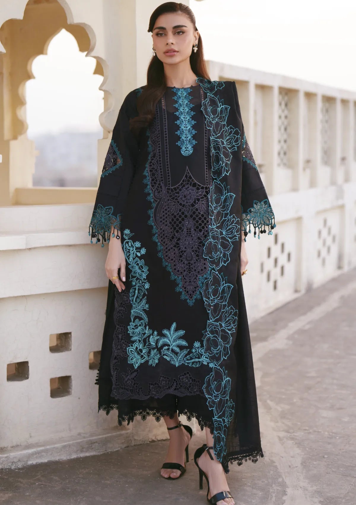 PASISHAY LAWN CHICKEN KARI FORMAL WEAR PARTY WEAR UNSTITCH COLLECTION BY SHAEBIZ
