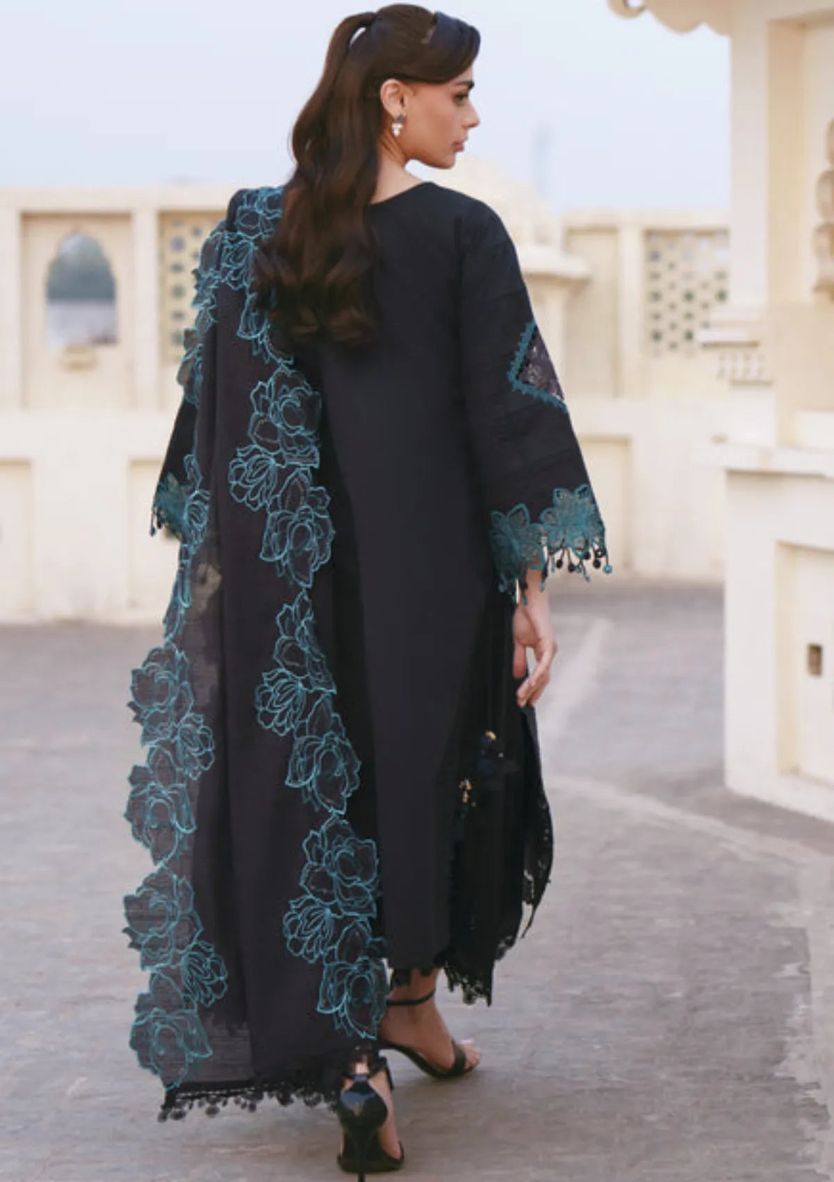 PASISHAY LAWN CHICKEN KARI FORMAL WEAR PARTY WEAR UNSTITCH COLLECTION BY SHAEBIZ