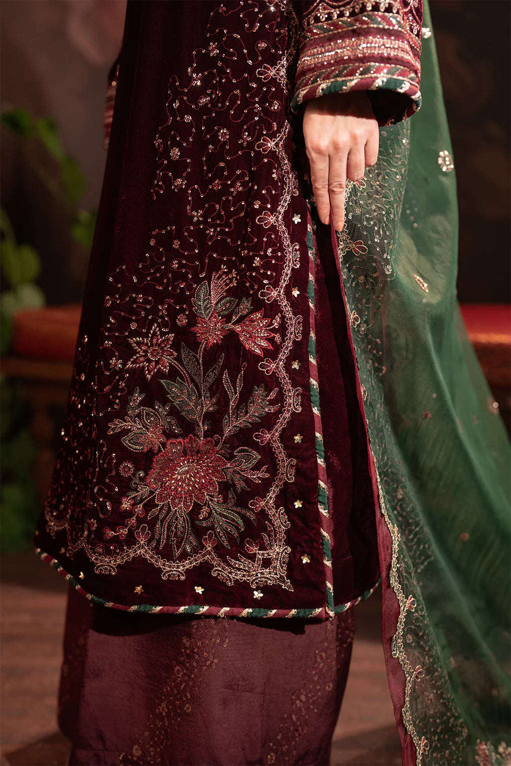 IZNIK LATEST VELVET COLLECTION|UNSTITCHED 3 PCS BY SHAEBIZ