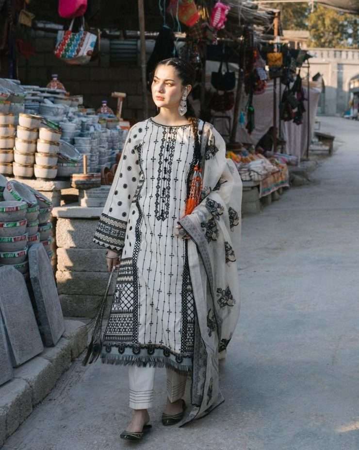 QALAMKAR WHITE WEAR BY HANIA AMIR LAWN (QK-SL22)