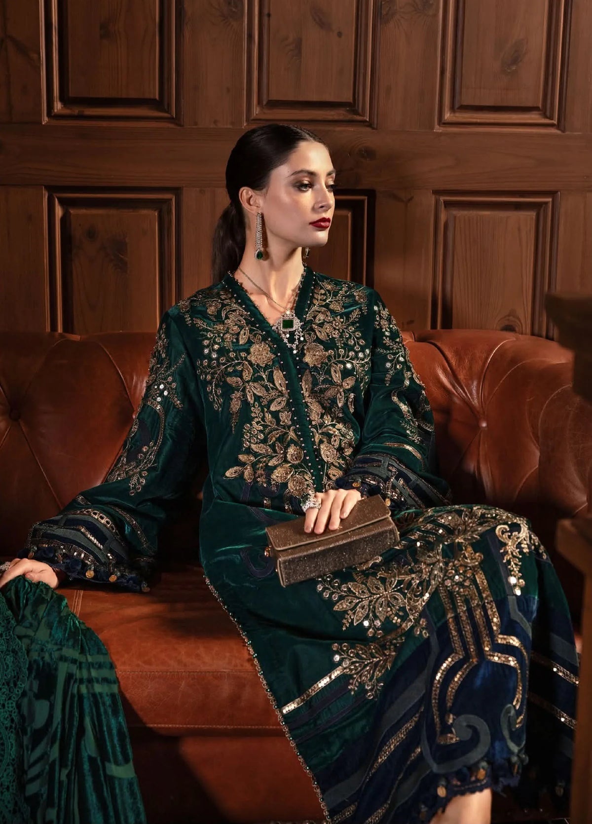 MARIA B EMBROIDERED MICRO 9000 VELVET DRESS WITH PANACHE SHAWL| UNSTITCHED WINTER COLLECTION| TOP PAKISTANI DRESS BY SHAEBIZ