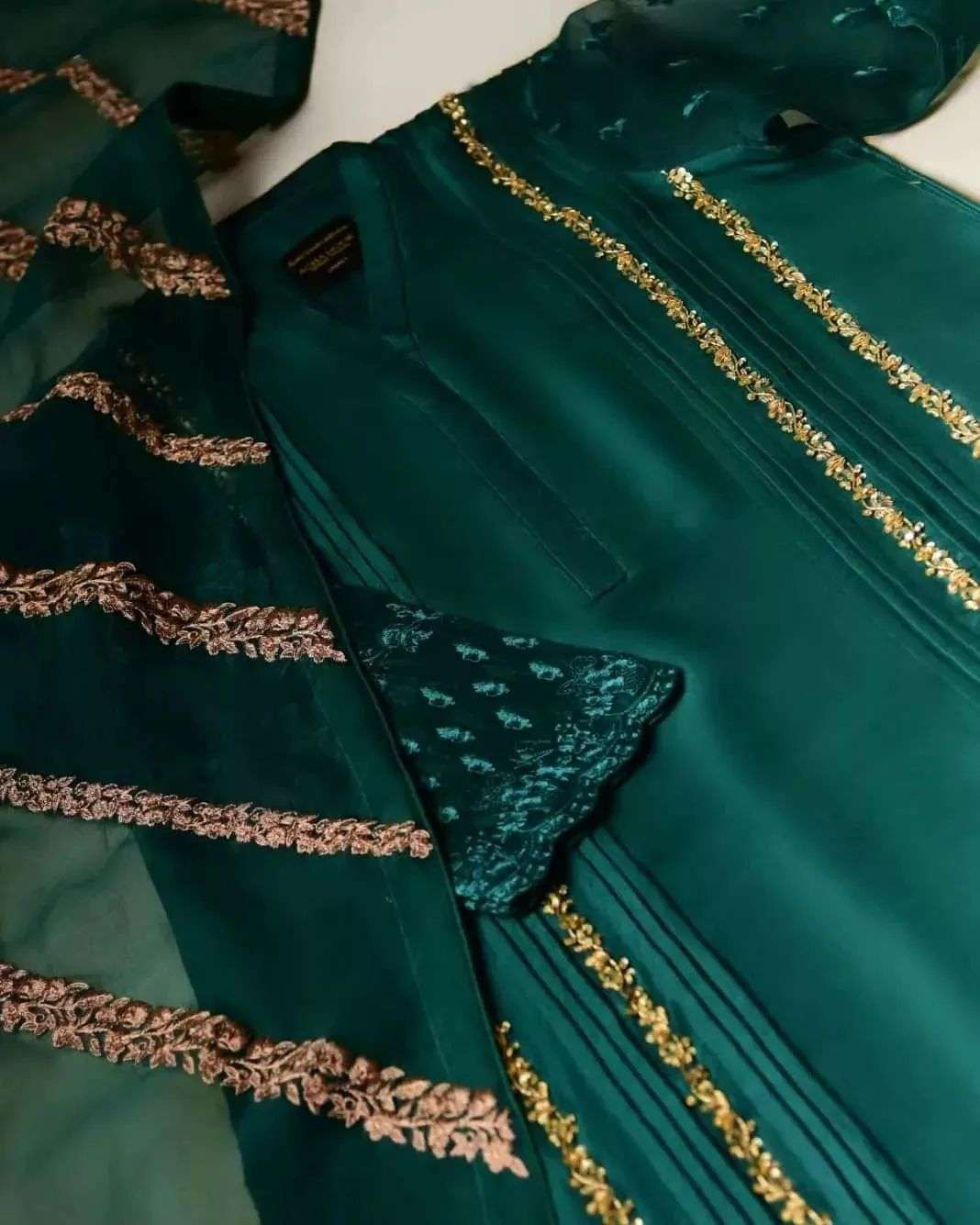 AGHA NOOR ADDA HANDWORK (AG-OH22)