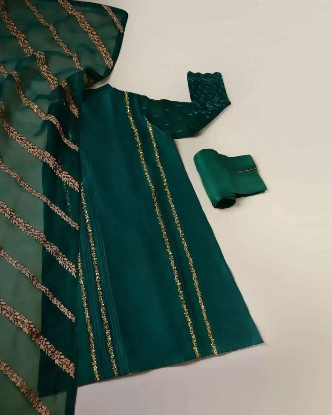 AGHA NOOR ADDA HANDWORK (AG-OH22)