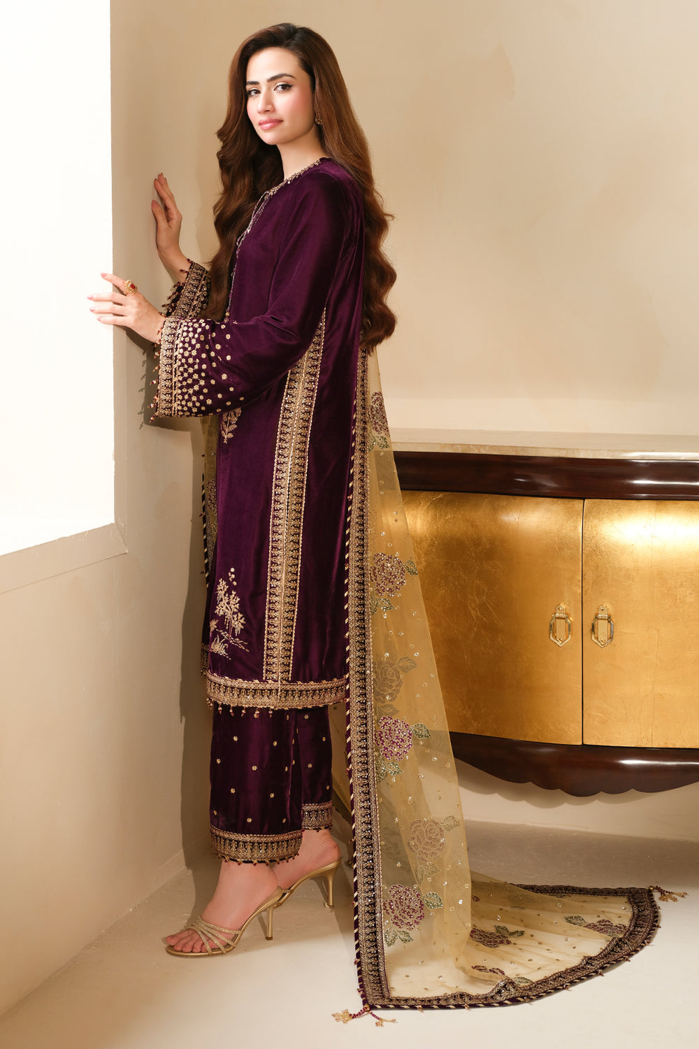 JAZMIN NEW LUXURY VELVET DRESS| UNSTITCHED WINTER COLLECTION| SANA JAVED|TOP PAKISTANI DRESS BY SHAEBIZ