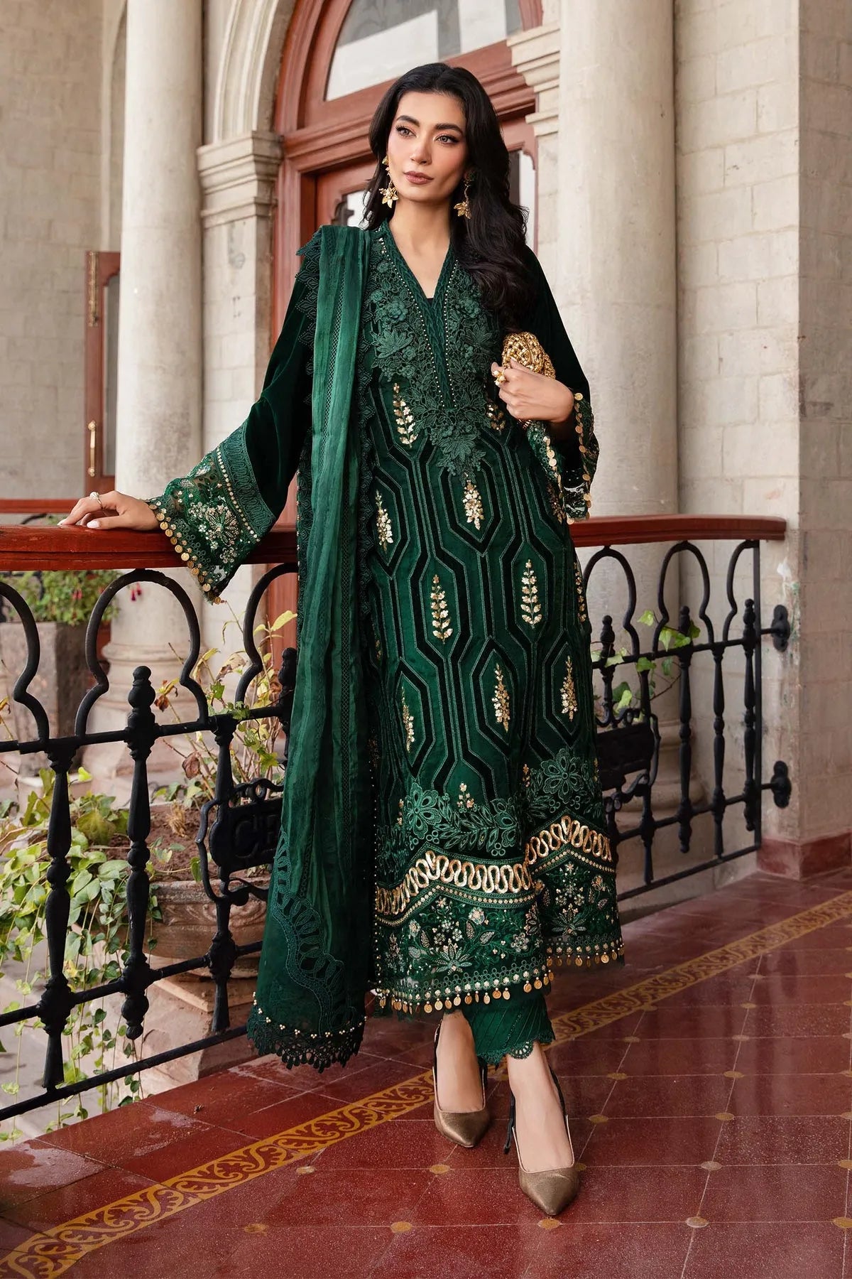 MARIA B GREEN EMBROIDERED VELVET DRESS| UNSTITCHED WINTER HIT CODE BY SHAEBIZ