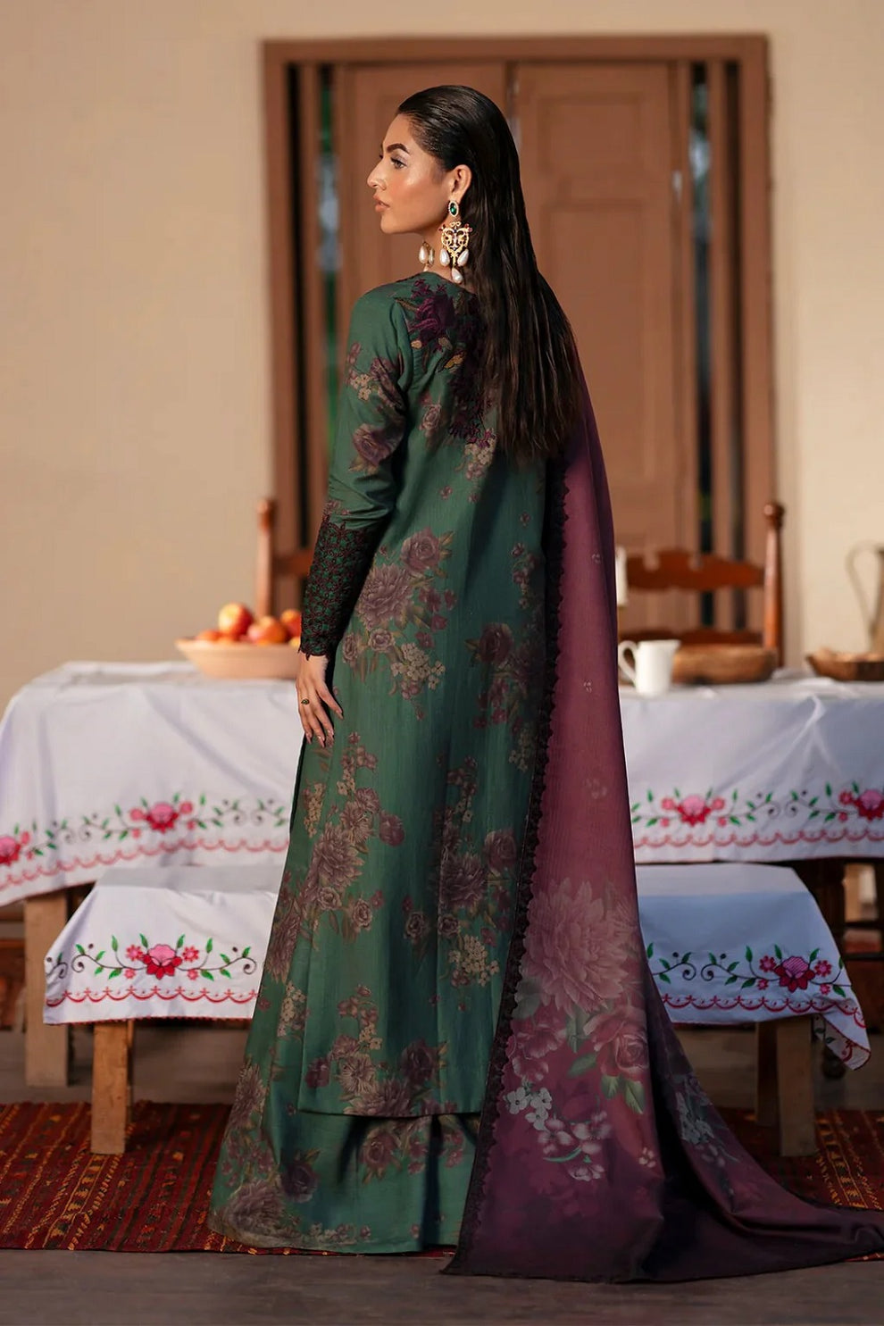IZNIK GREEN GLOW PRINTED LAWN DRESS| UNSTITCHED 3 PCS| TOP PAKISTANI DRESS BY SHAEBIZ