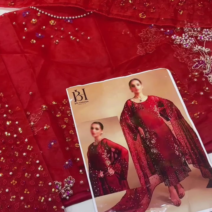 Discover the timeless beauty of Nureh Red Rosy Mouse from the Luxury Organza Collection. This stunning master replica features intricate embroidery, premium organza fabric, and elegant design — perfect for festive and wedding wear. A top Pakistani dress by Shaebiz. Order Now.