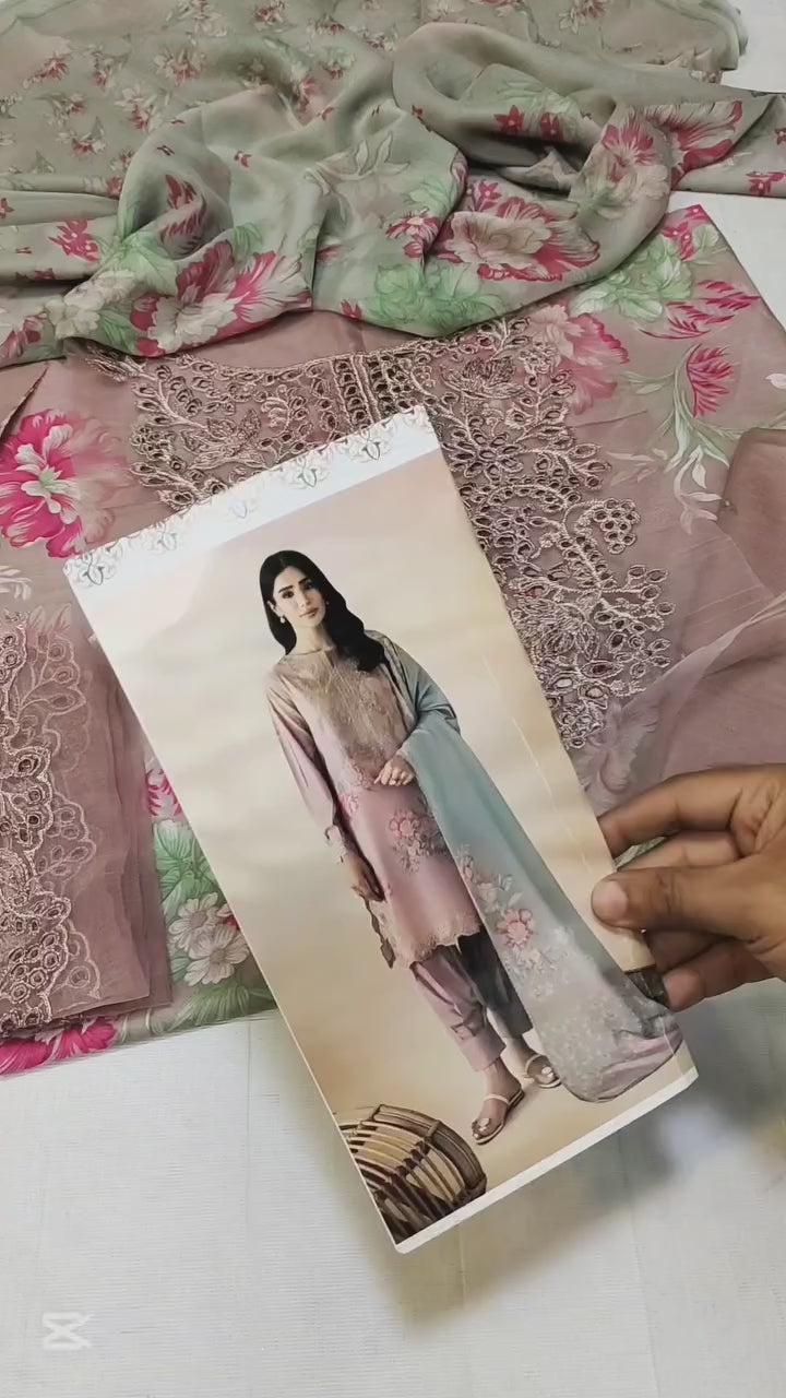 IZNIK TEA PINK DIGITAL PRINTED LAWN COLLECTION 2025 | UNSTITCHED MASTER REPLICA| TOP PAKISTANI DRESS BY SHAEBIZ