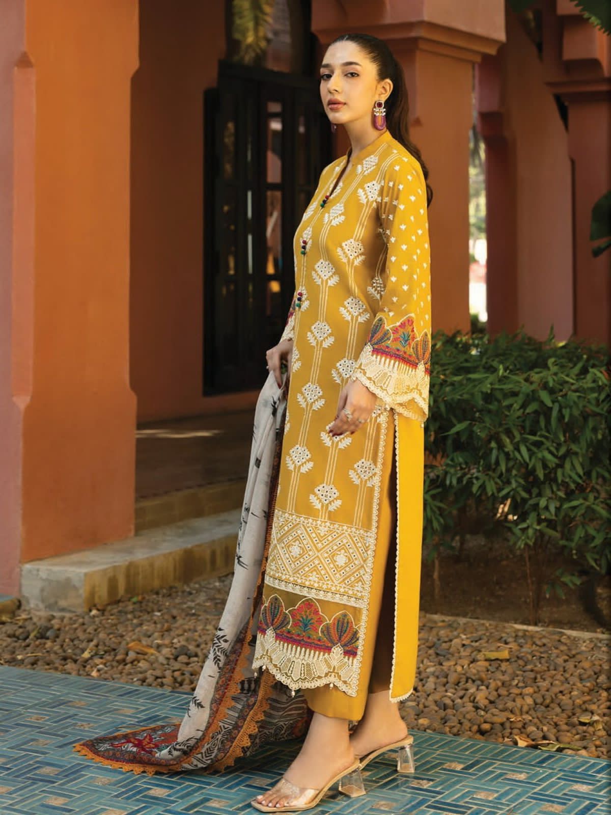 ZAINAB CHOTTANI ALAIN MASTERED LAWN CHICKEN KARI COLLECTION | TOP PAKISTANI DRESS BY SHAEBIZ