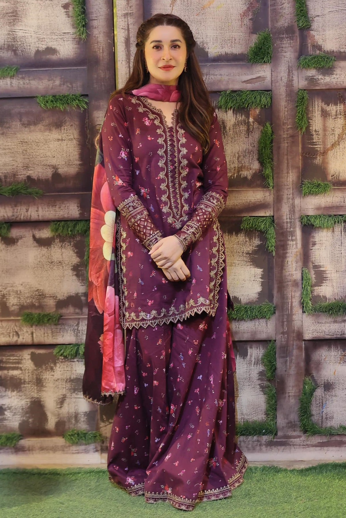 IZNIK MARGENTA PRINTED LAWN COLLECTION| TOP PAKISTANI DRESS BY SHAEBIZ|